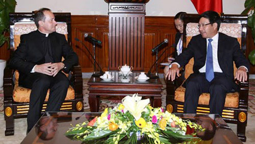 Vietnam promete favorecer el enaltecimiento de los valores religiosos positivos